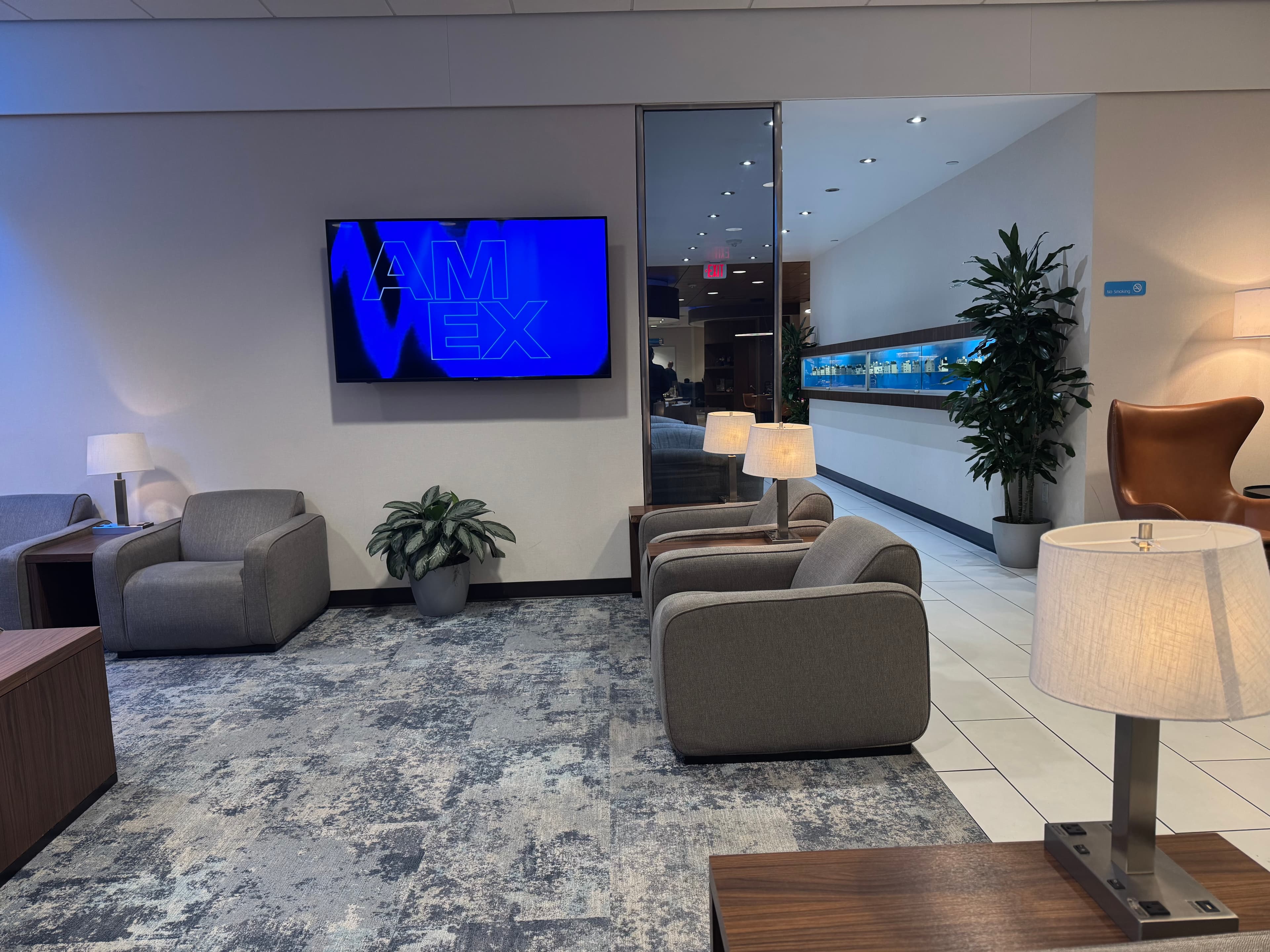 Cover Image for Houston Intercontinental Airport - KLM Crown Lounge Experience