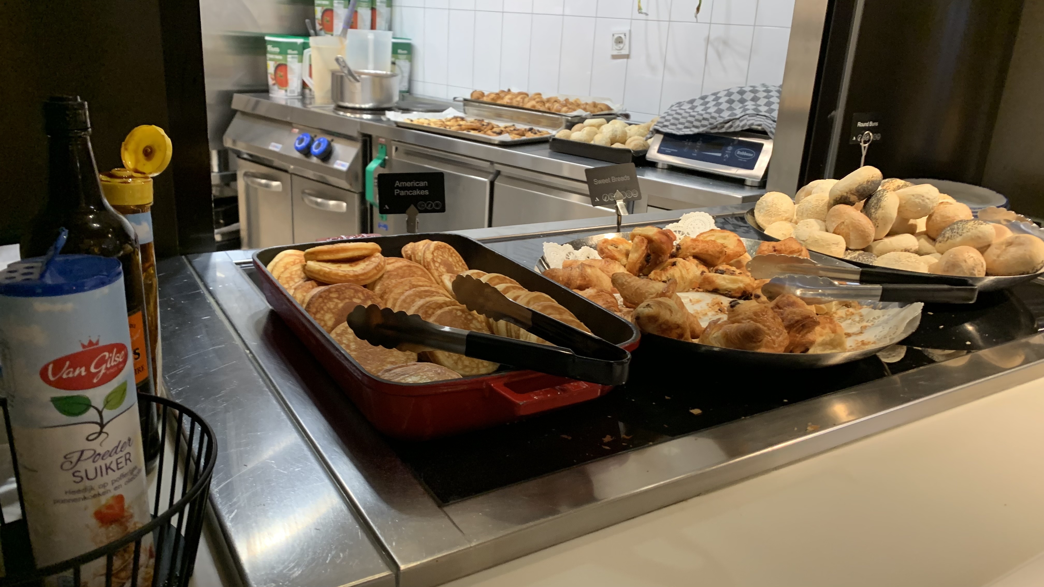 Aspire Lounge food and snacks