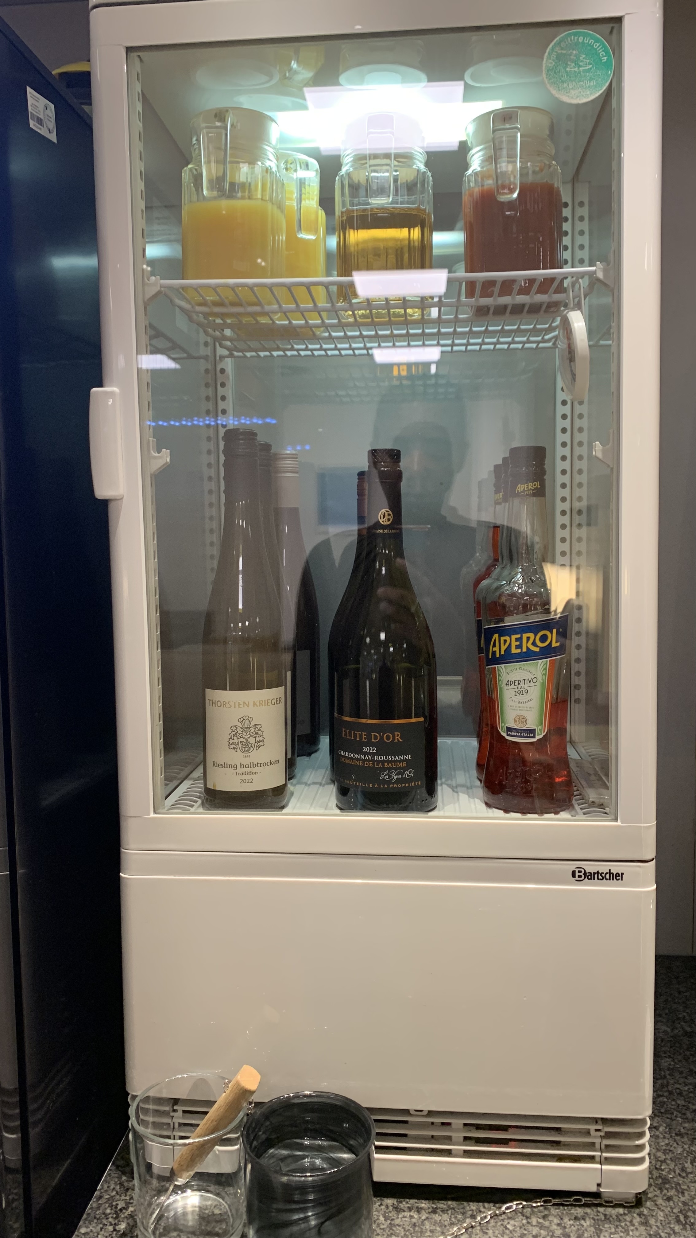 Extended cocktail bar