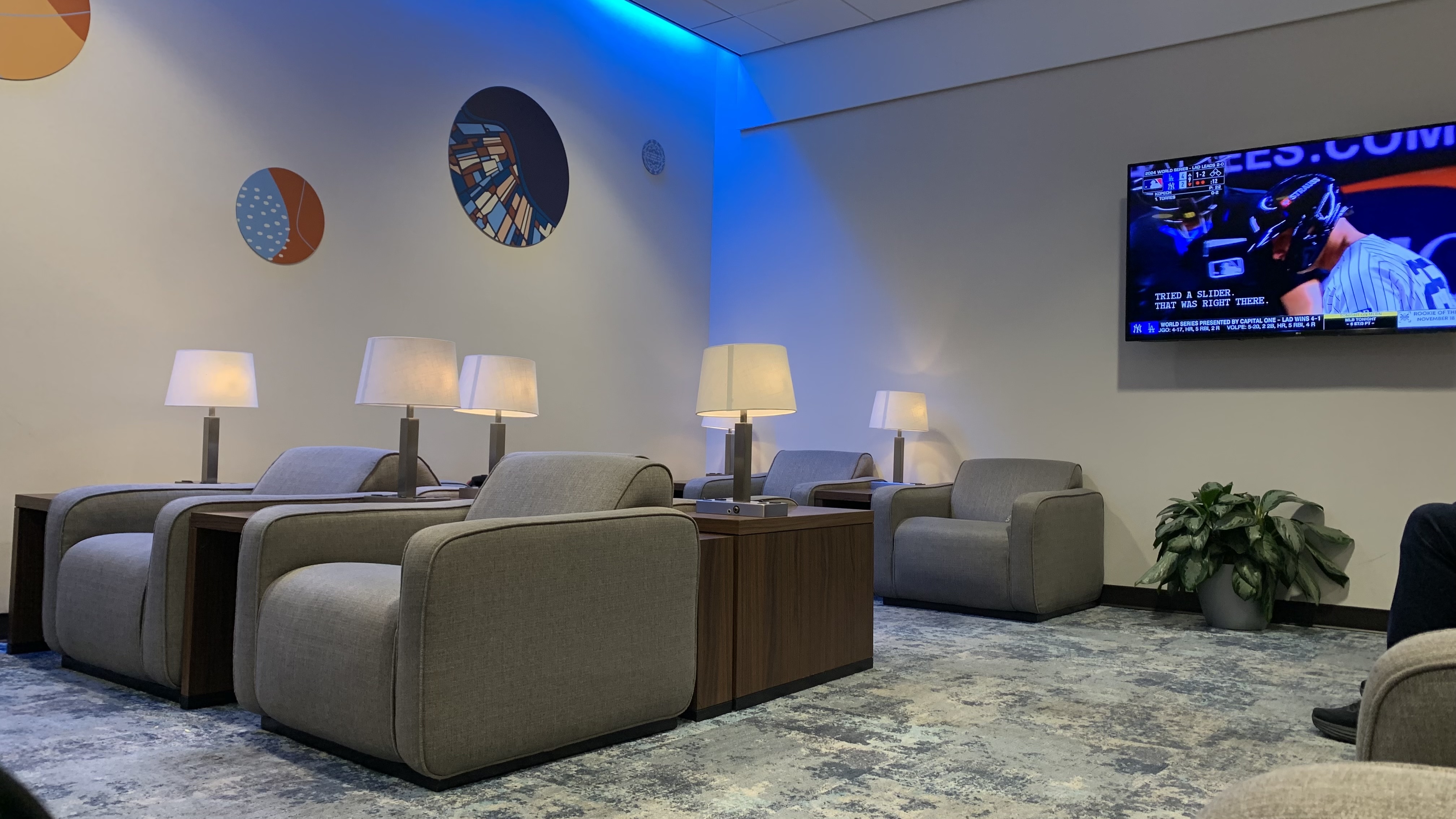 KLM Crown Lounge main area